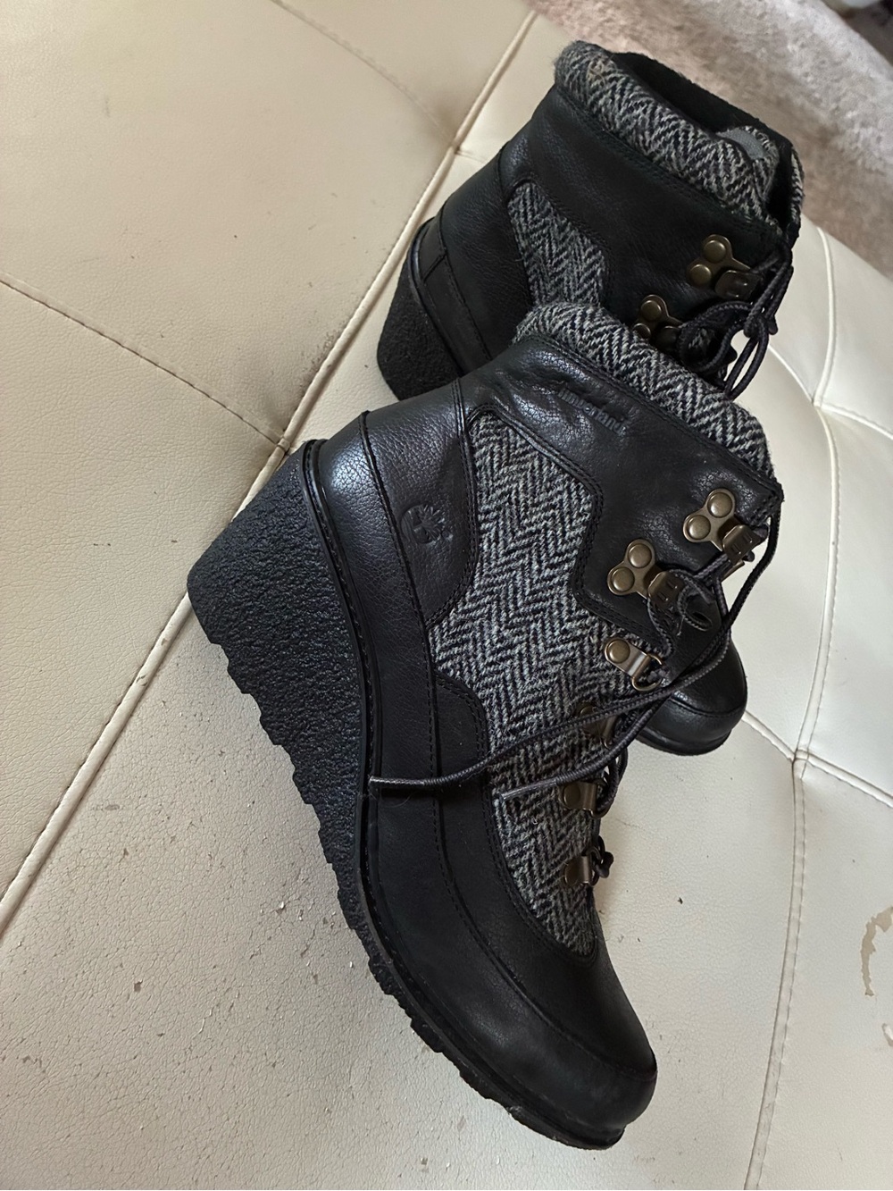 Timberland Wedge Lace-Up Ankle Boots in Black and Gray - Picture 2 of 5